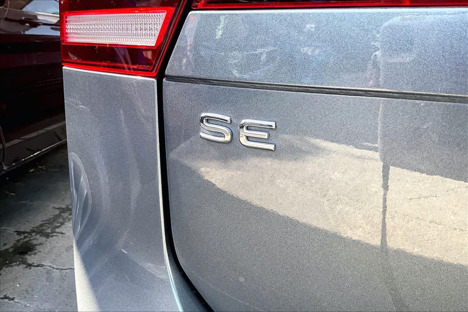 Used 2024 Volkswagen Tiguan SE FWD image 10