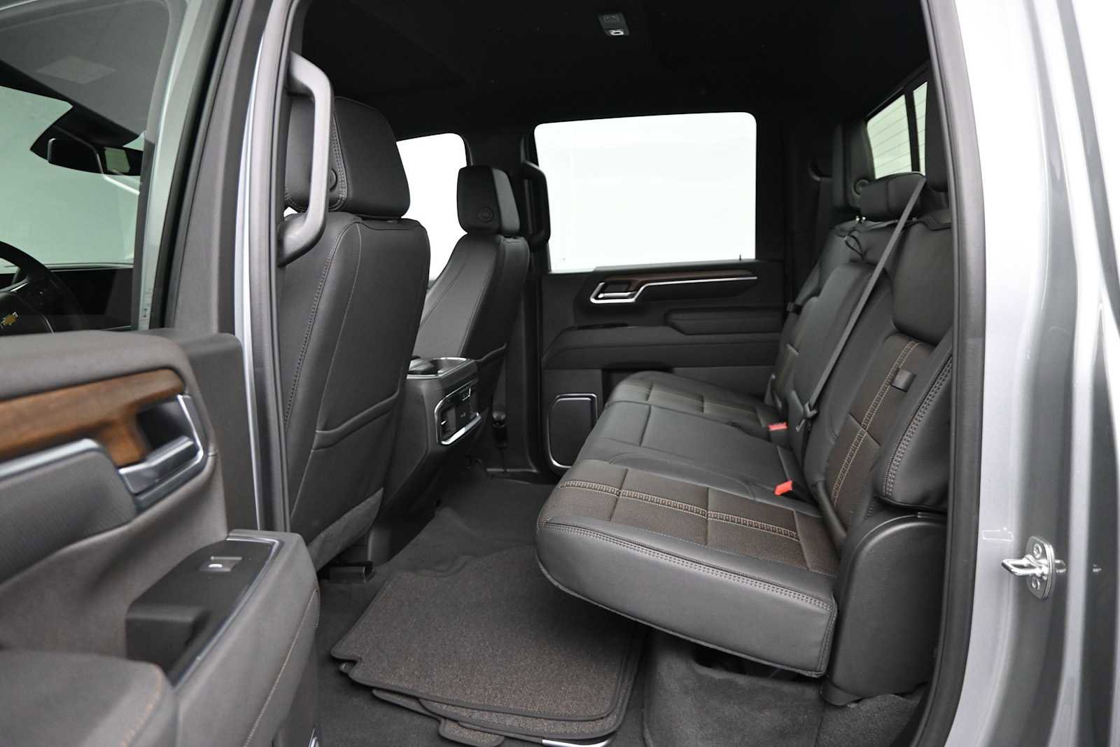 Used 2025 Chevrolet Silverado 2500 High Country w/ Z71 Off-Road Package AWD/4WD image 12
