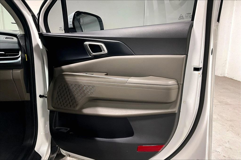 Used 2026 Kia Carnival FWD image 22
