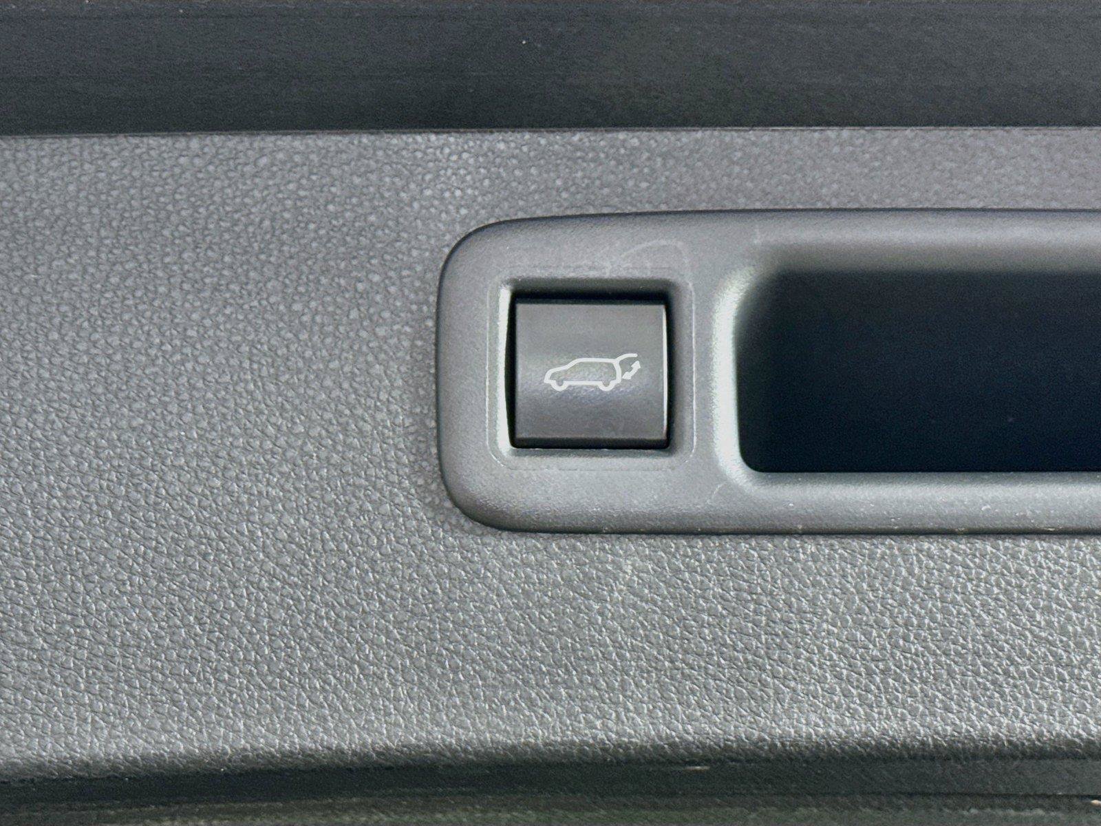 Certified 2023 Toyota Highlander XLE FWD image 43