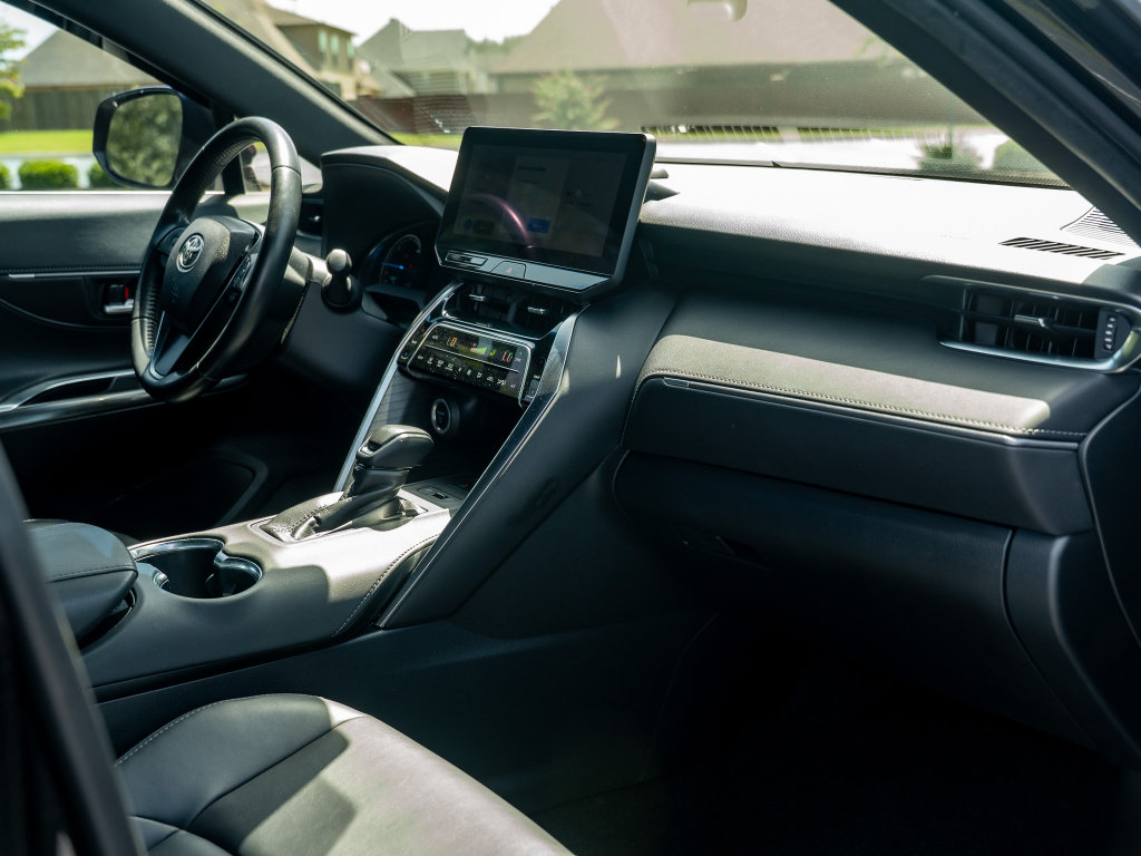 Used 2023 Toyota Venza Nightshade AWD/4WD image 17