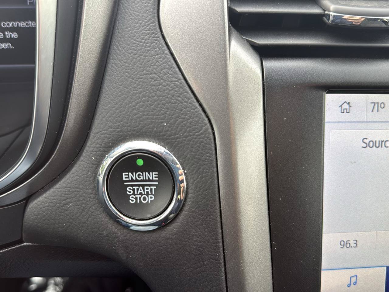 Used 2020 Ford Fusion SE FWD image 23