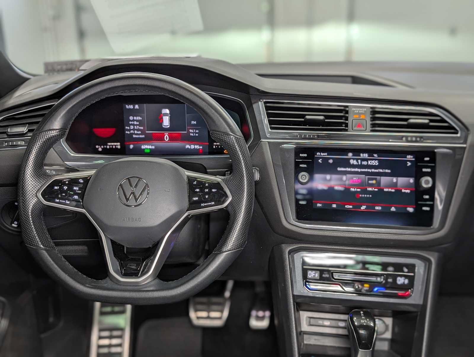 Used 2022 Volkswagen Tiguan SE R-Line AWD/4WD image 5
