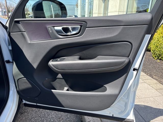 Used 2025 Volvo XC60 B5 Plus image 14