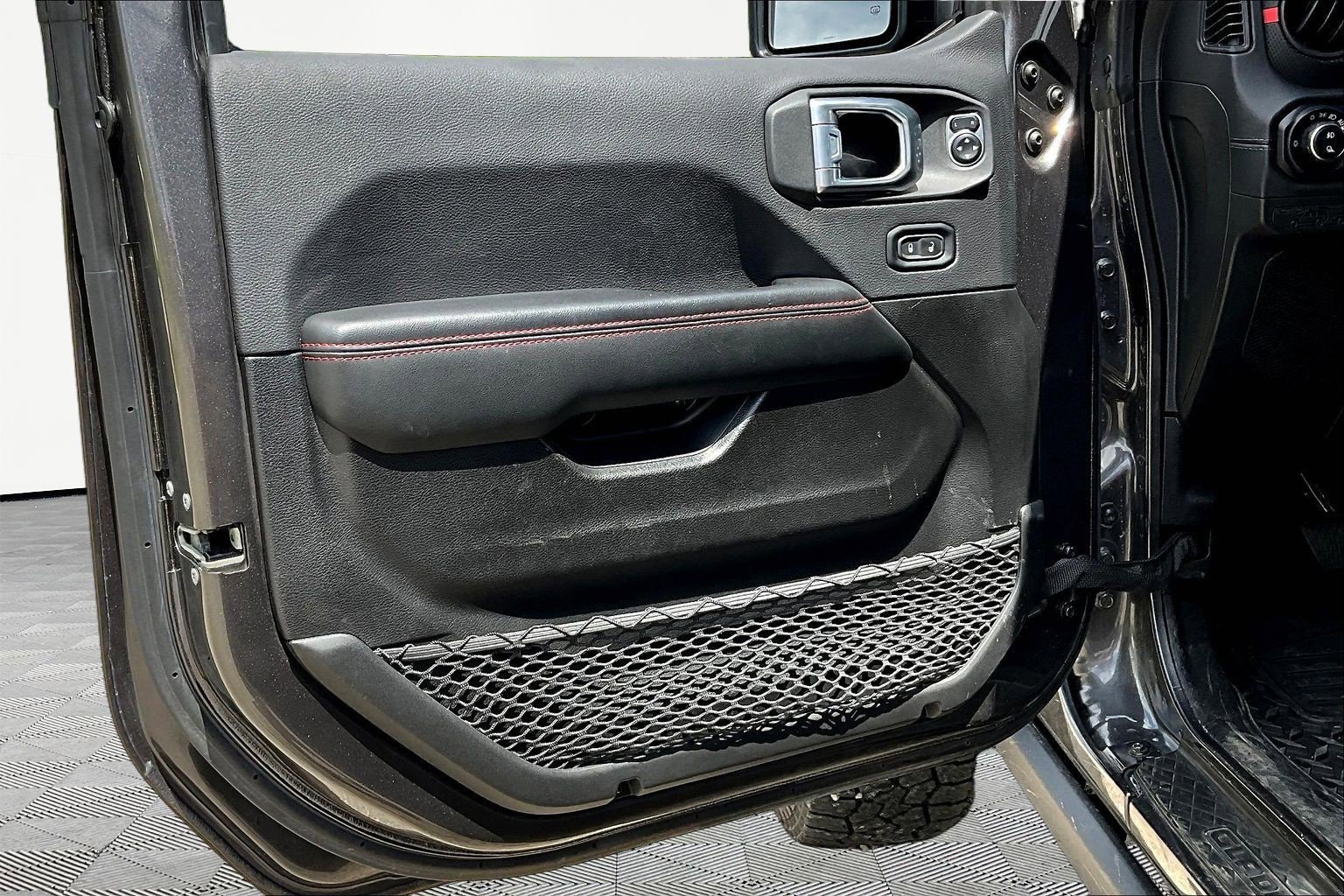 Used 2024 Jeep Gladiator Rubicon AWD/4WD image 19