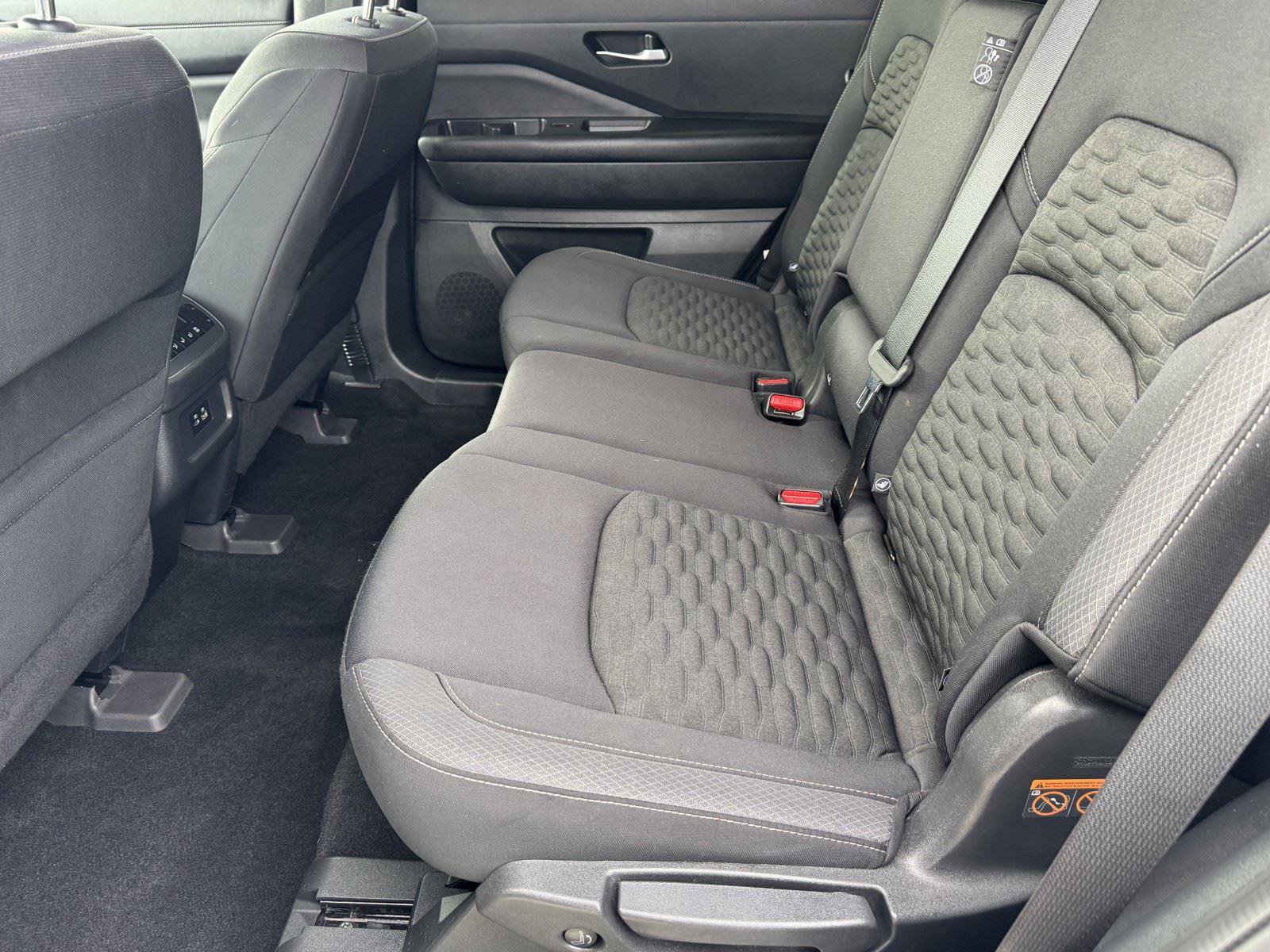 Used 2022 Nissan Pathfinder SV FWD image 14
