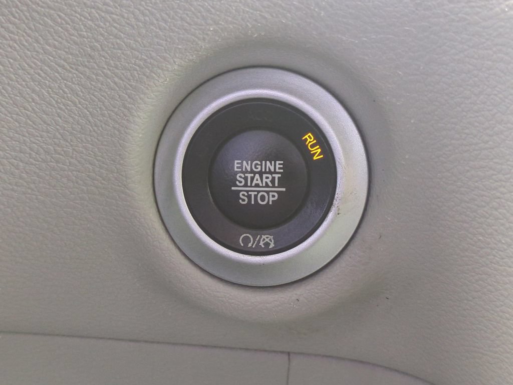 Used 2023 Chrysler Pacifica Touring-L FWD image 22