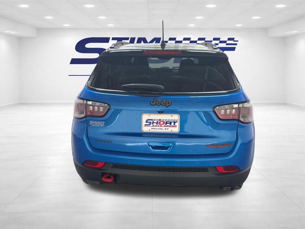 Used 2025 Jeep Compass Trailhawk image 5