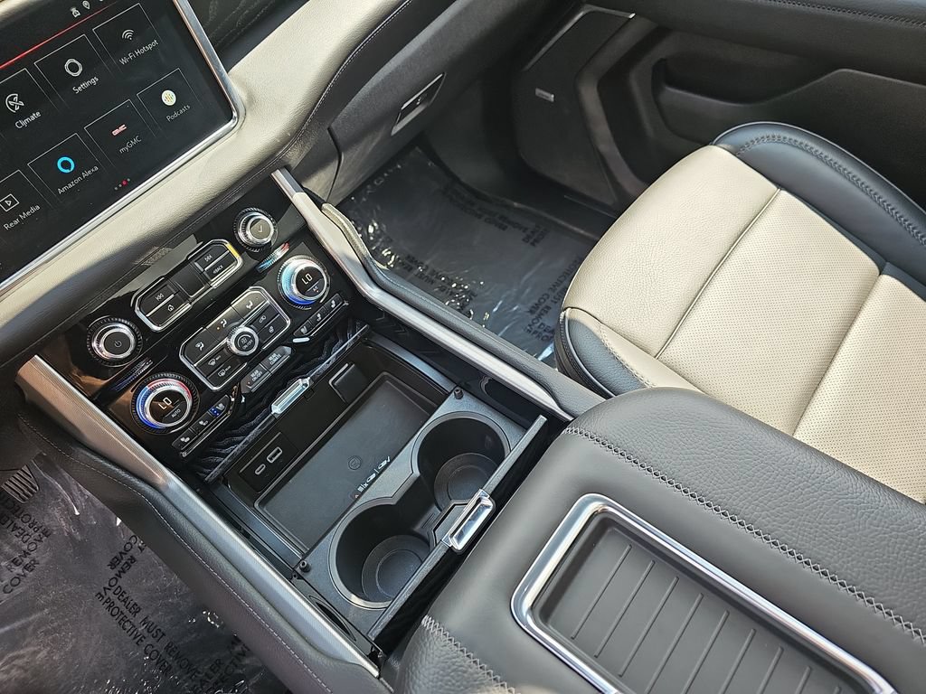 Used 2024 GMC Yukon Denali w/ Advanced Technology Package AWD/4WD image 28
