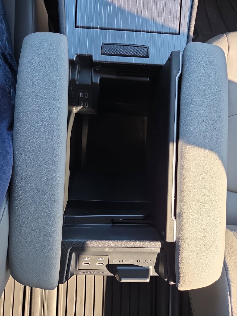 Used 2025 Toyota Sienna XLE w/ XLE Plus Package AWD/4WD image 42
