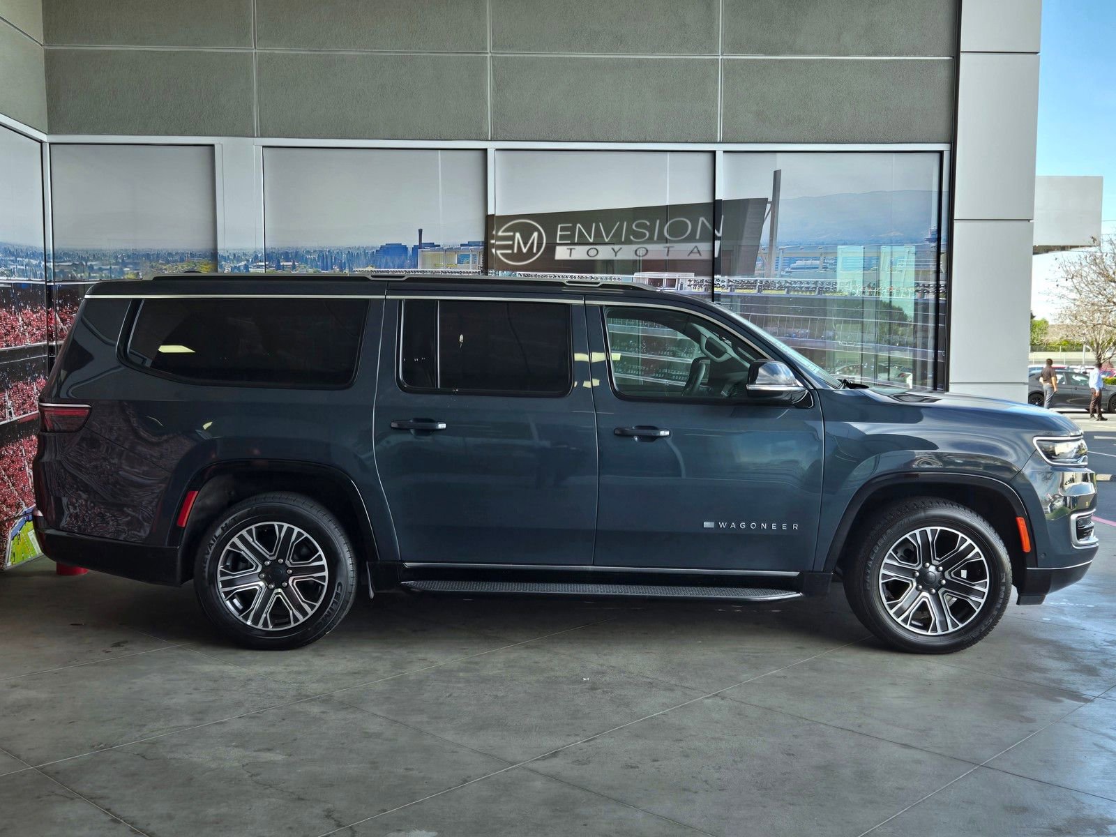 Used 2024 Jeep Wagoneer L Series II w/ Flexible Seating Group image 4