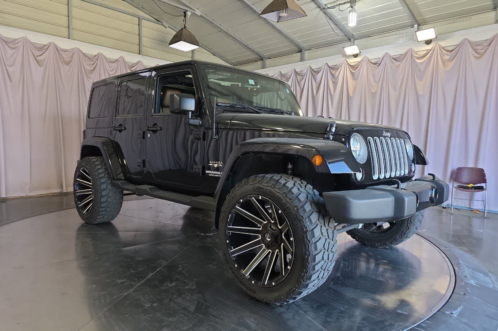Used 2017 Jeep Wrangler Unlimited Sahara w/ Connectivity Group AWD/4WD image 10