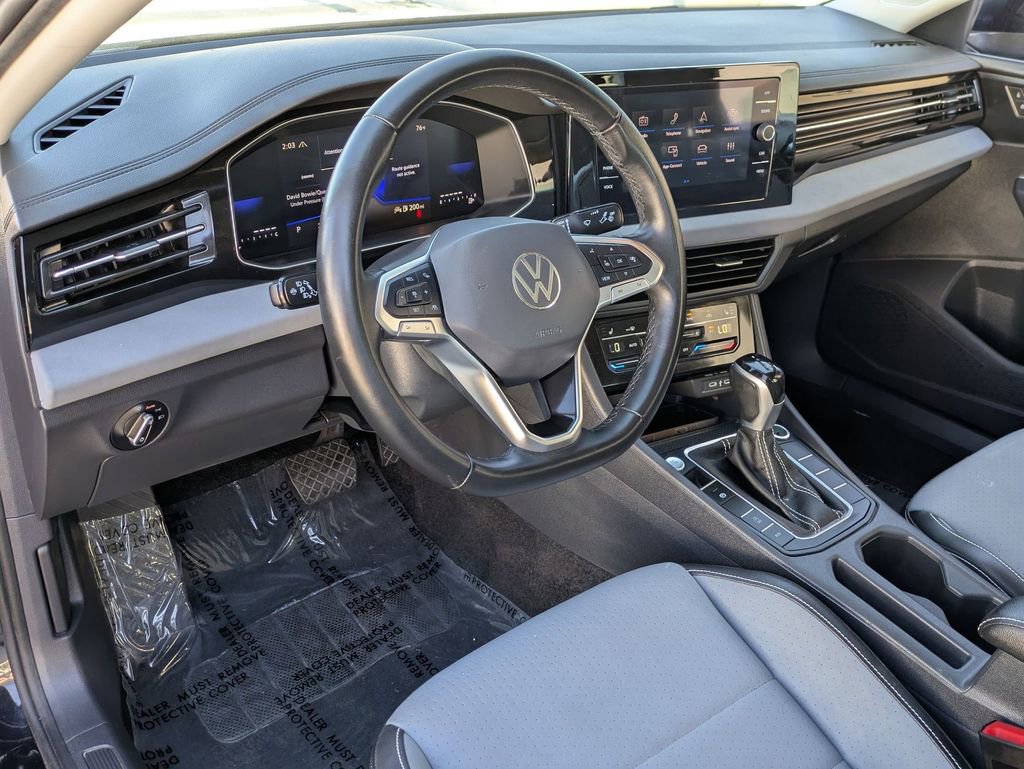 Used 2025 Volkswagen Jetta SE image 14