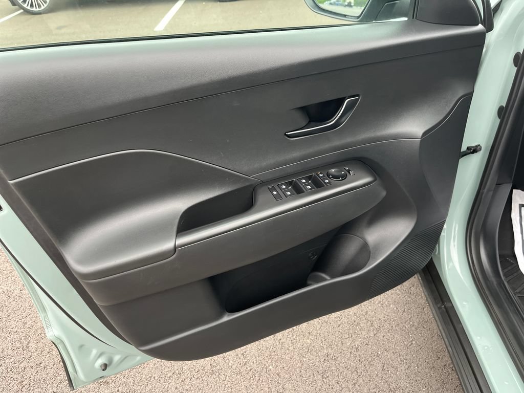 Used 2025 Hyundai Kona SEL FWD image 13
