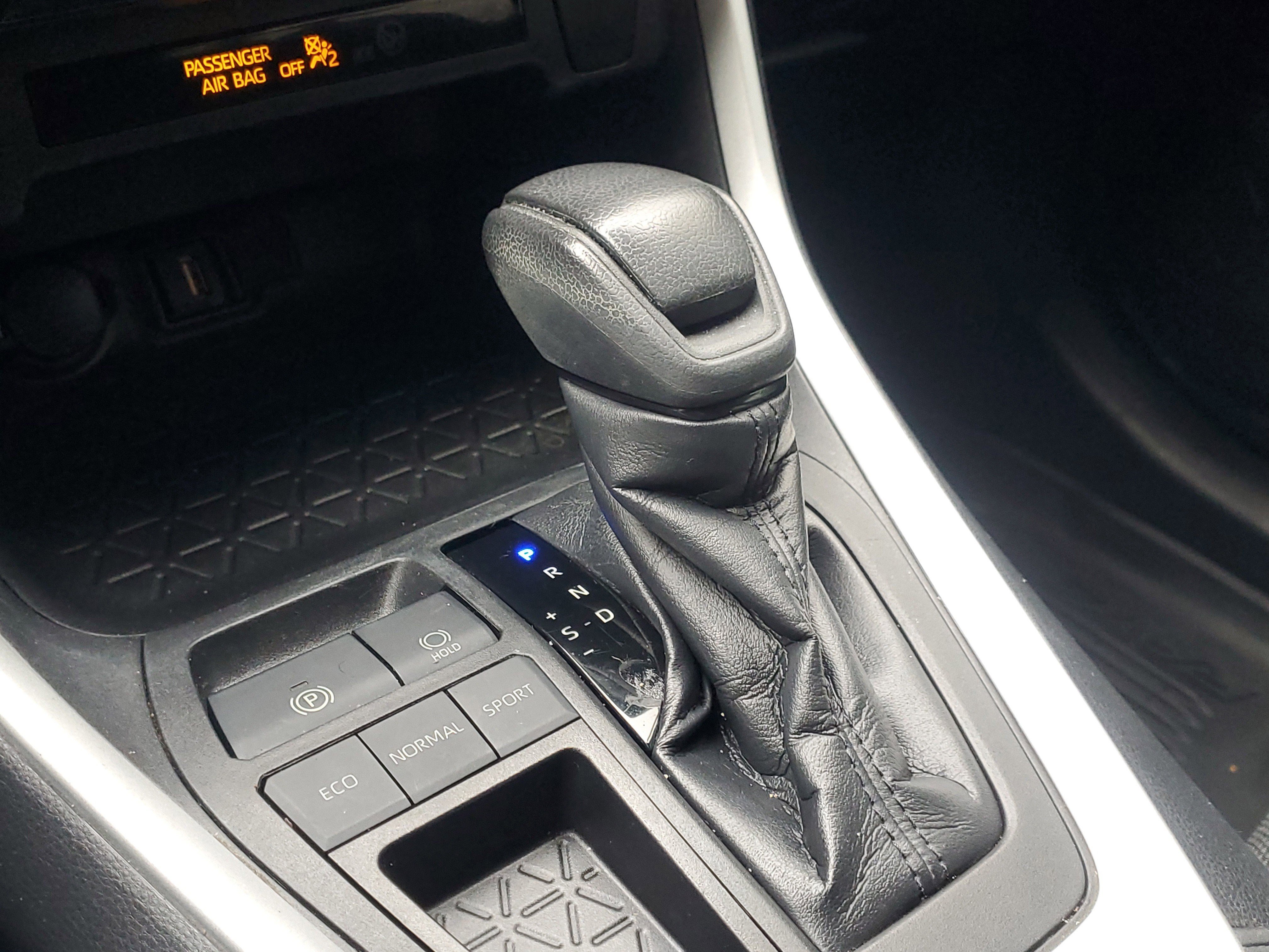 Used 2021 Toyota RAV4 LE image 28