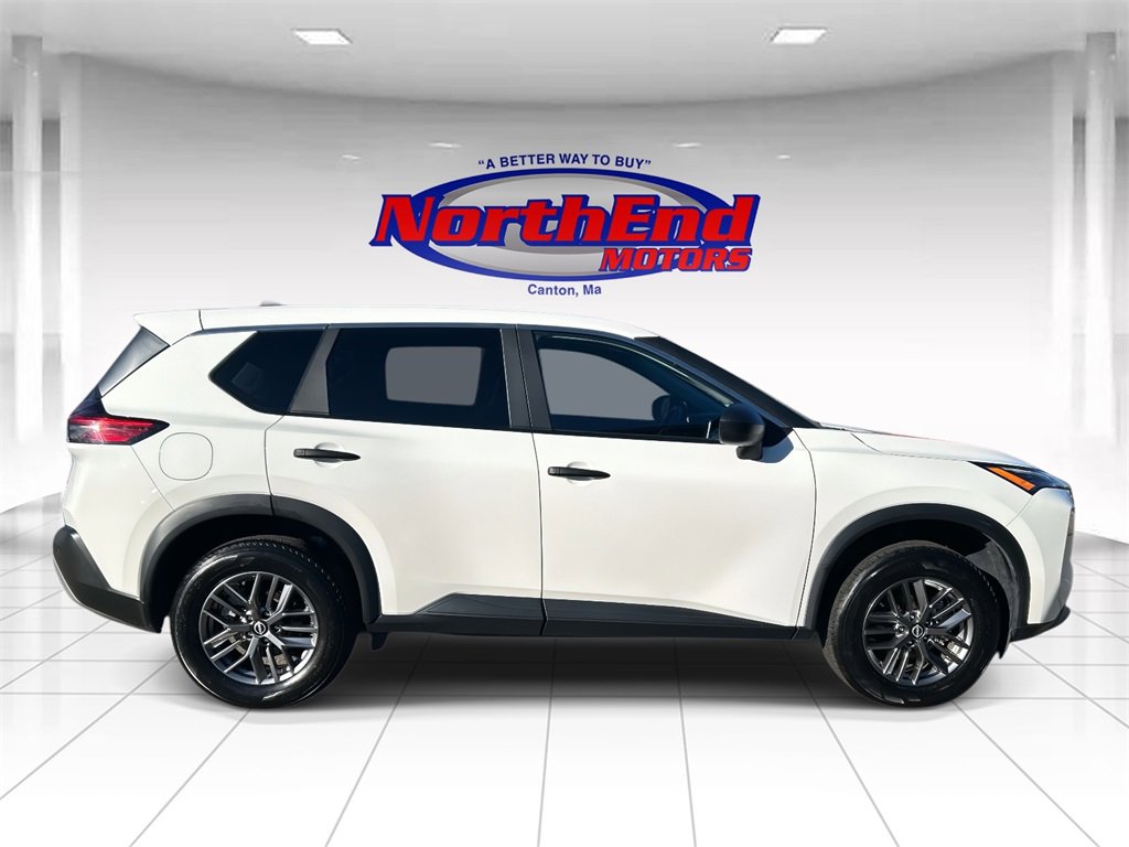 Used 2023 Nissan Rogue S image 2