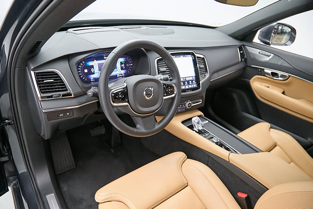 Certified 2024 Volvo XC90 T8 Ultimate AWD/4WD image 12