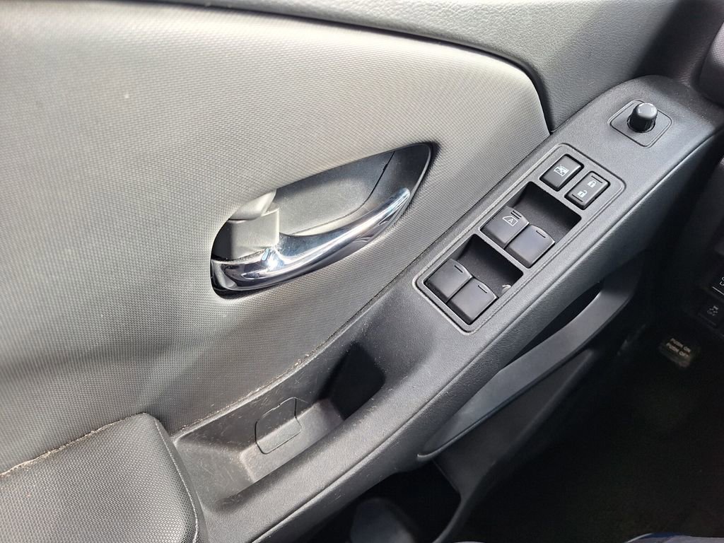 Used 2024 Nissan Frontier SV image 19