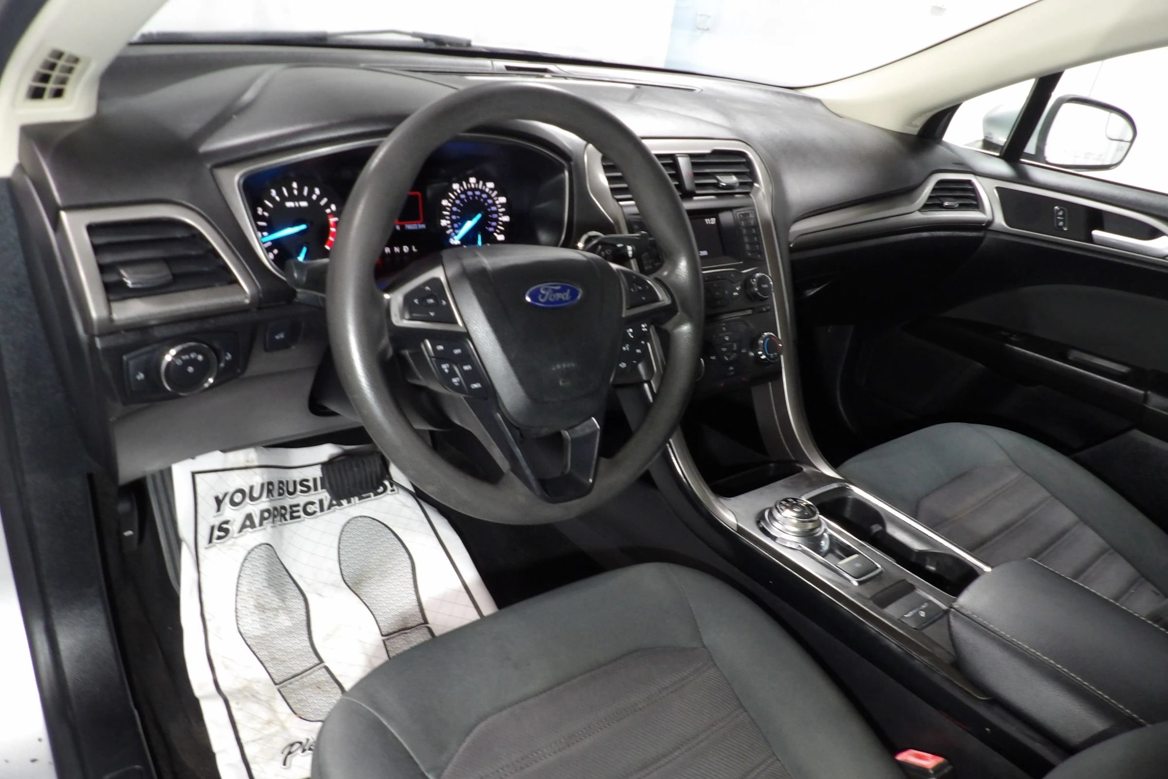 Used 2018 Ford Fusion SE FWD image 10