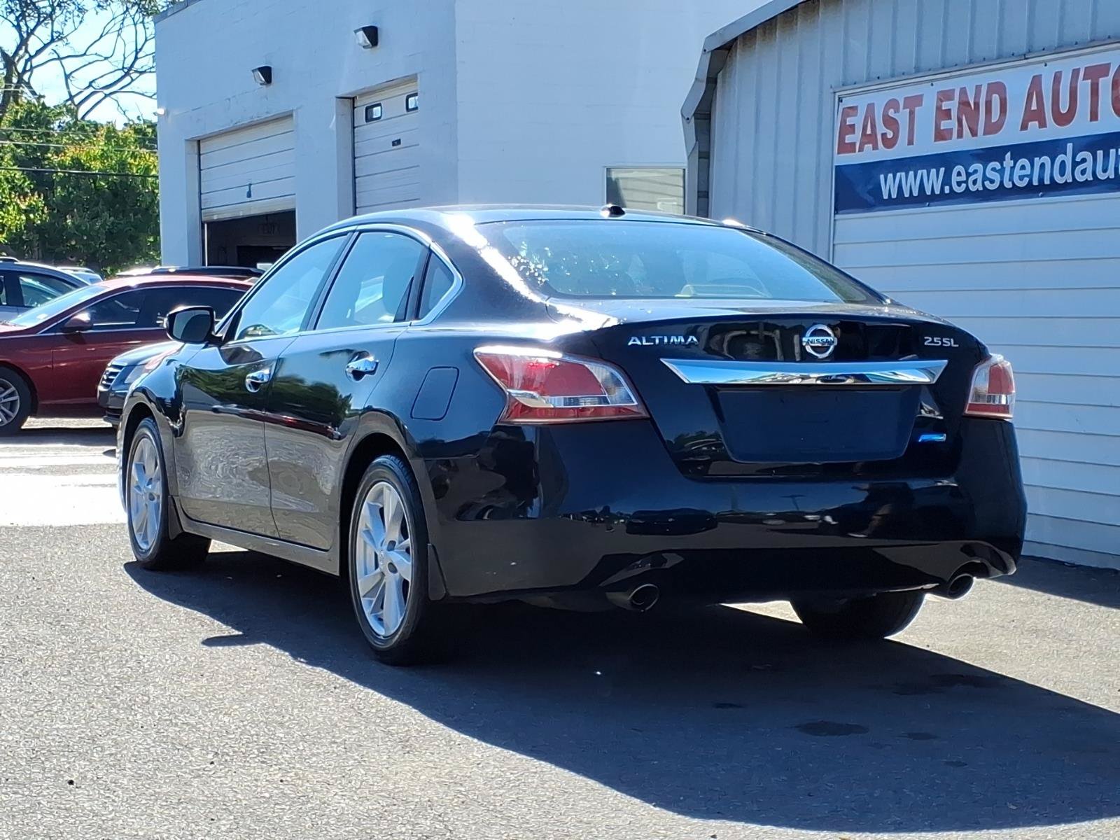 Used 2013 Nissan Altima 2.5 SL w/ Technology Pkg FWD image 3