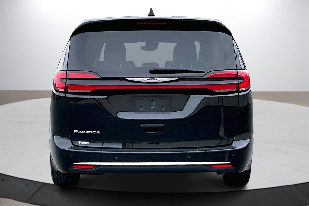 Certified 2024 Chrysler Pacifica Touring-L image 8