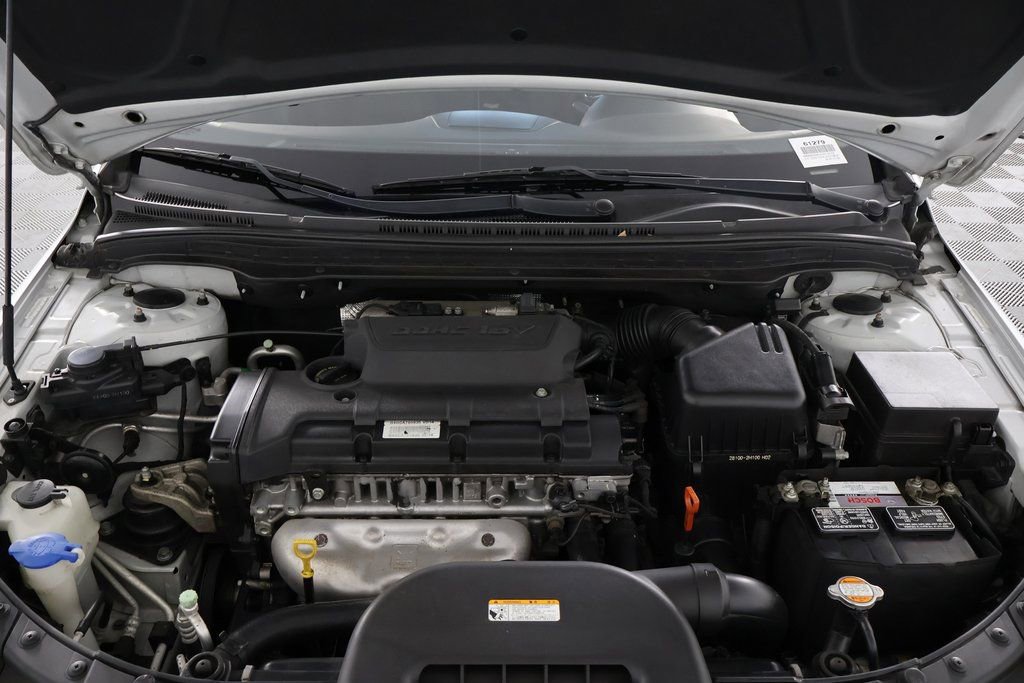 Used 2010 Hyundai Elantra GLS image 13