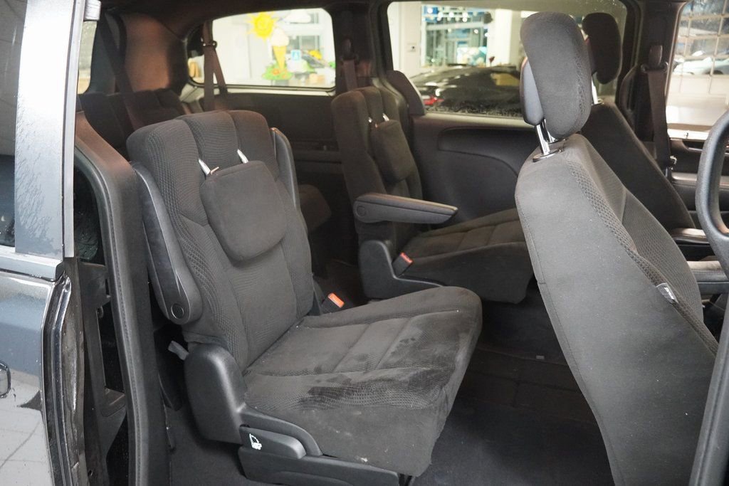 Used 2017 Dodge Grand Caravan SE image 21