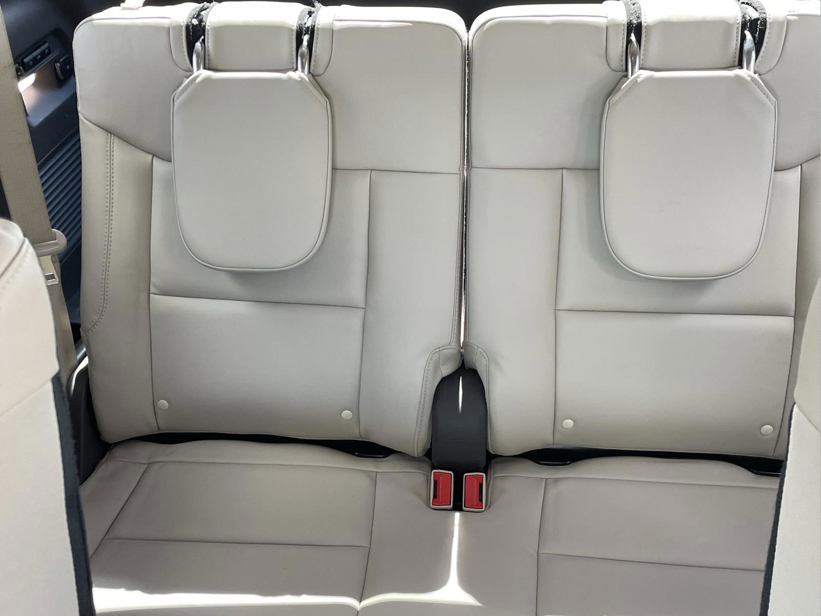 Used 2020 Ford Explorer Platinum w/ Premium Technology Package image 17