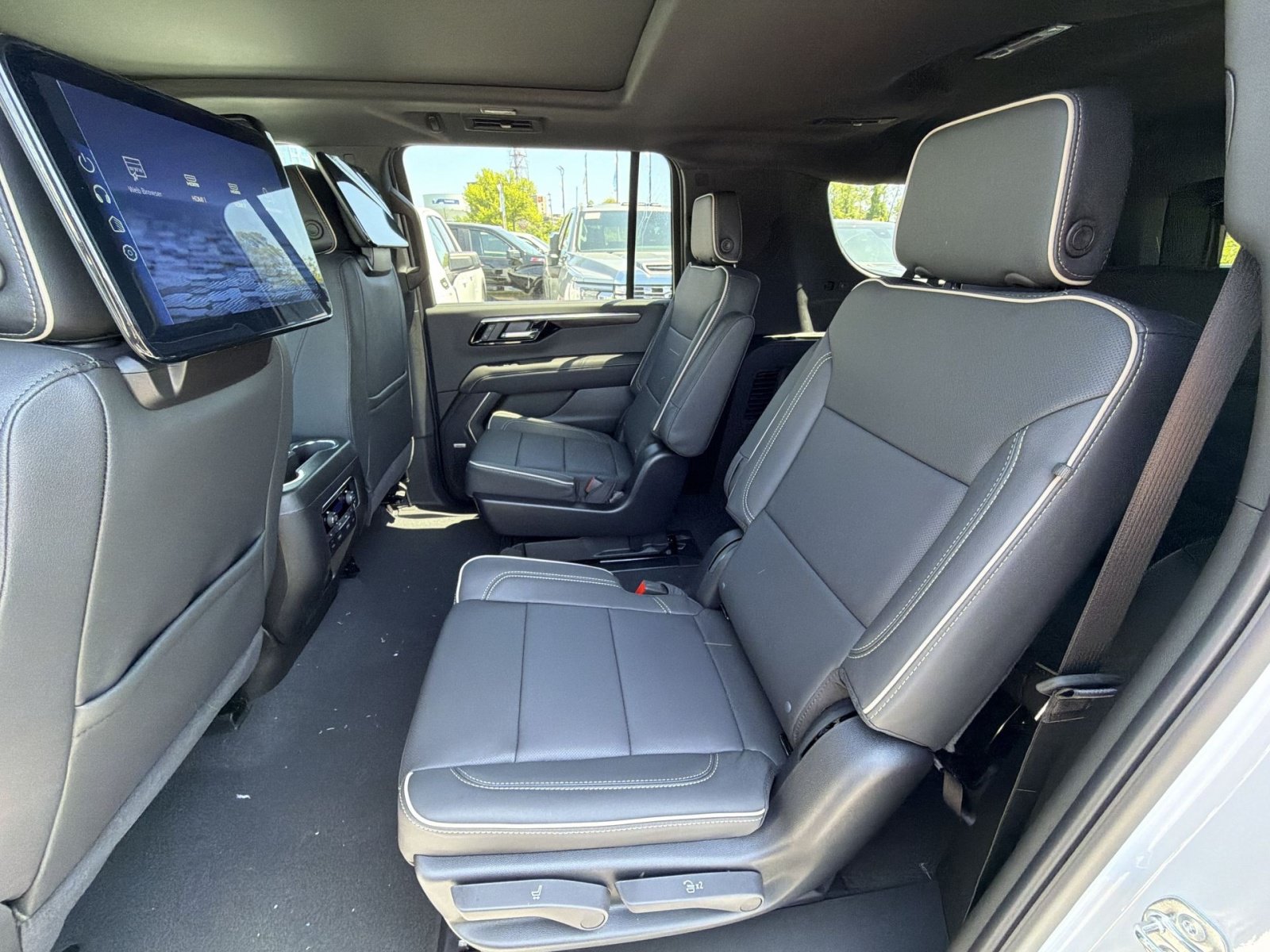 New 2026 Chevrolet Suburban Premier AWD/4WD image 25