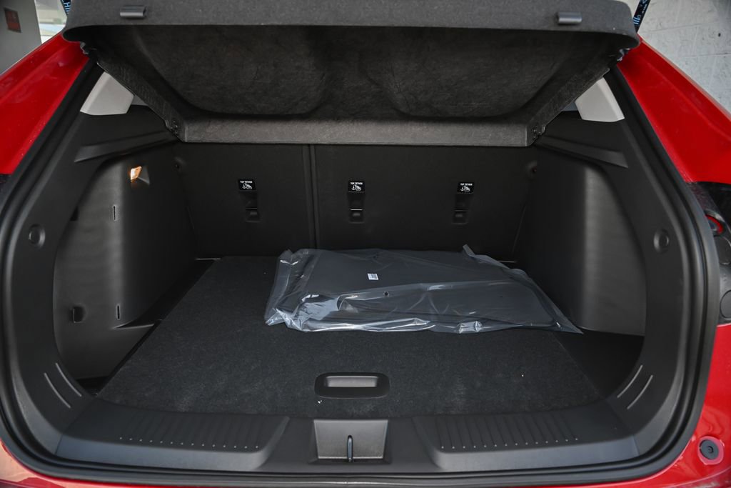 New 2026 Chevrolet Trax LT w/ LPO, Blackout Package FWD image 31