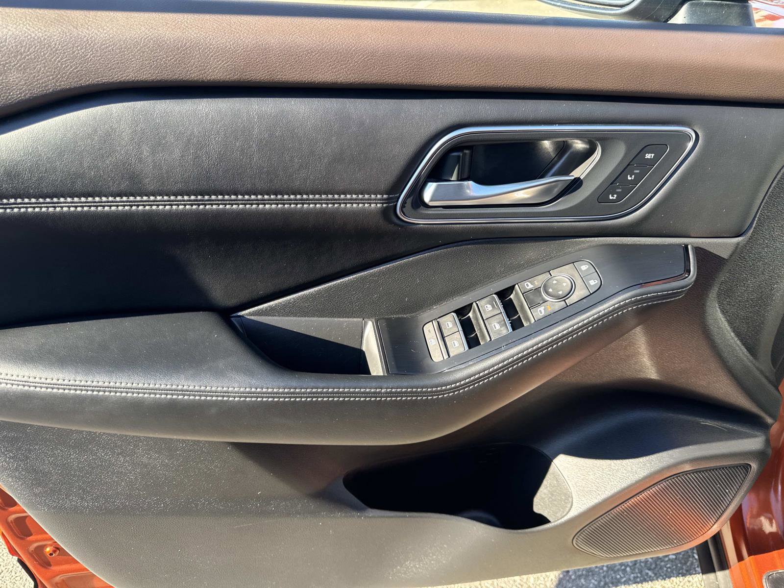 Used 2021 Nissan Rogue SL w/ Premium Package image 14