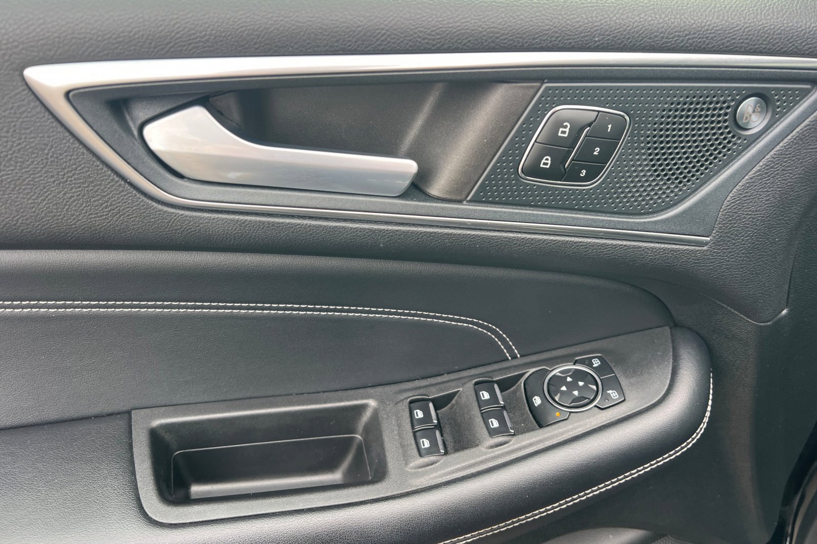 Used 2023 Ford Edge Titanium w/ Equipment Group 301A image 8