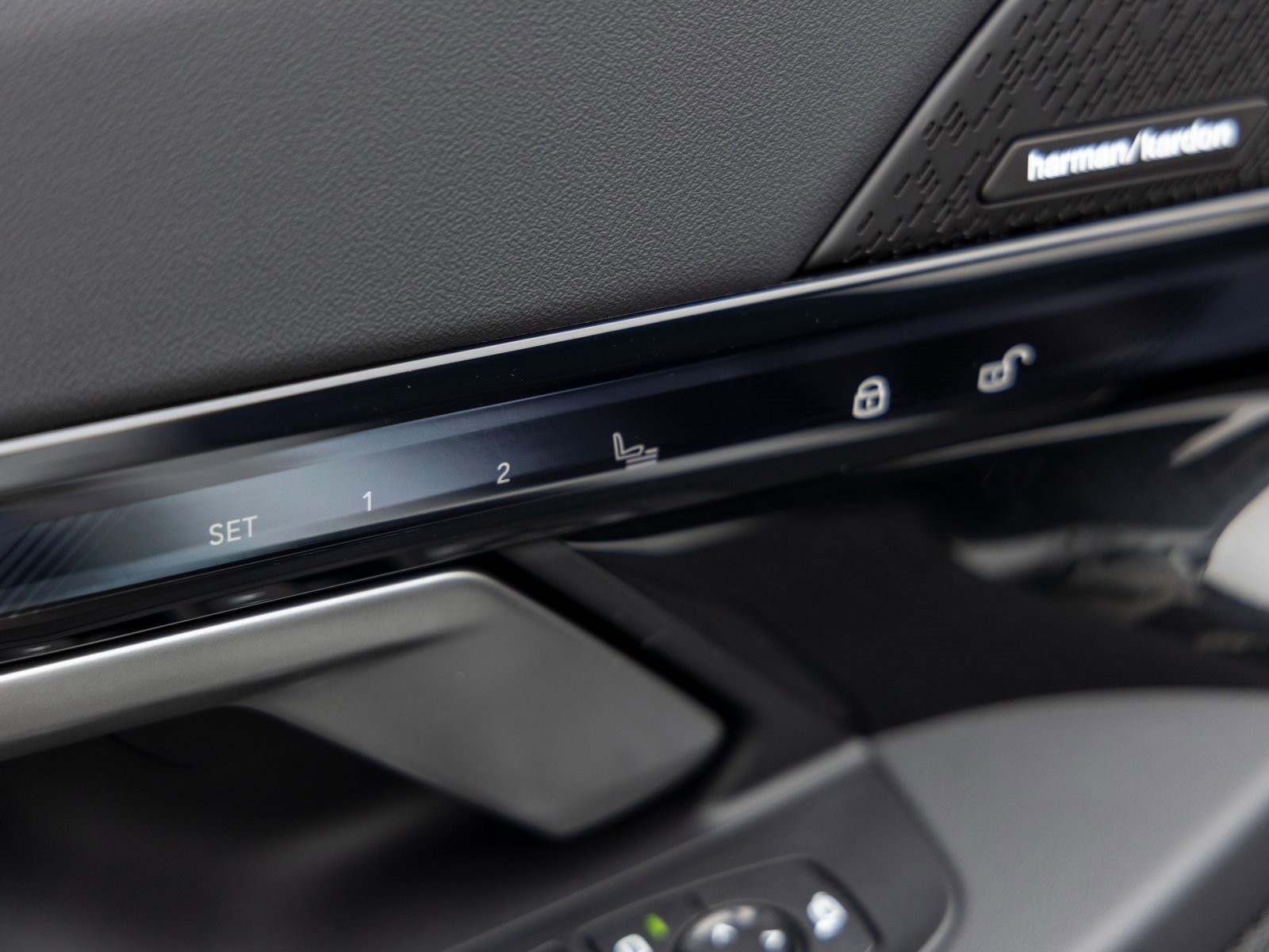 Used 2025 BMW i5 xDrive40 w/ Premium Package image 24