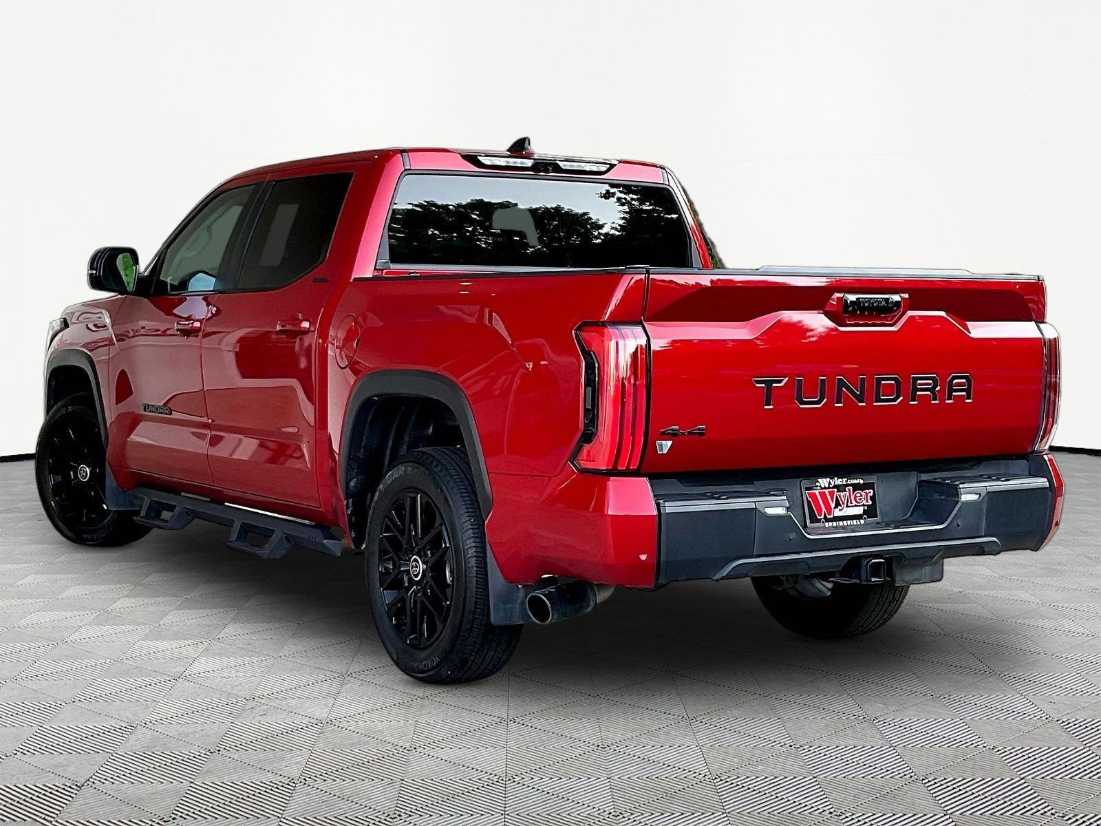 Used 2024 Toyota Tundra Limited AWD/4WD image 4