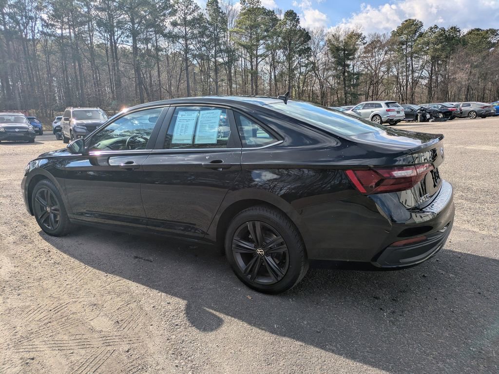 Used 2023 Volkswagen Jetta SE image 6