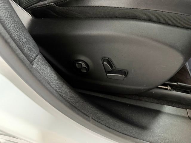 Used 2019 Jeep Cherokee Limited AWD/4WD image 23