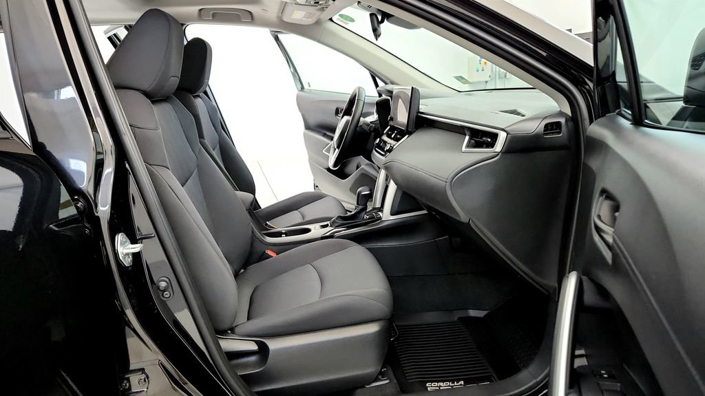 Certified 2024 Toyota Corolla Cross LE w/ Moonroof Package AWD/4WD image 17