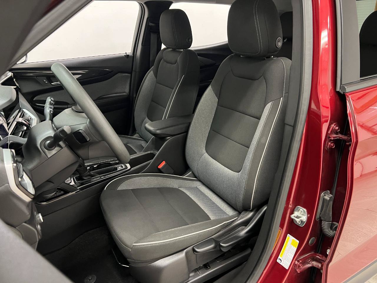 Used 2025 Chevrolet TrailBlazer LT FWD image 24