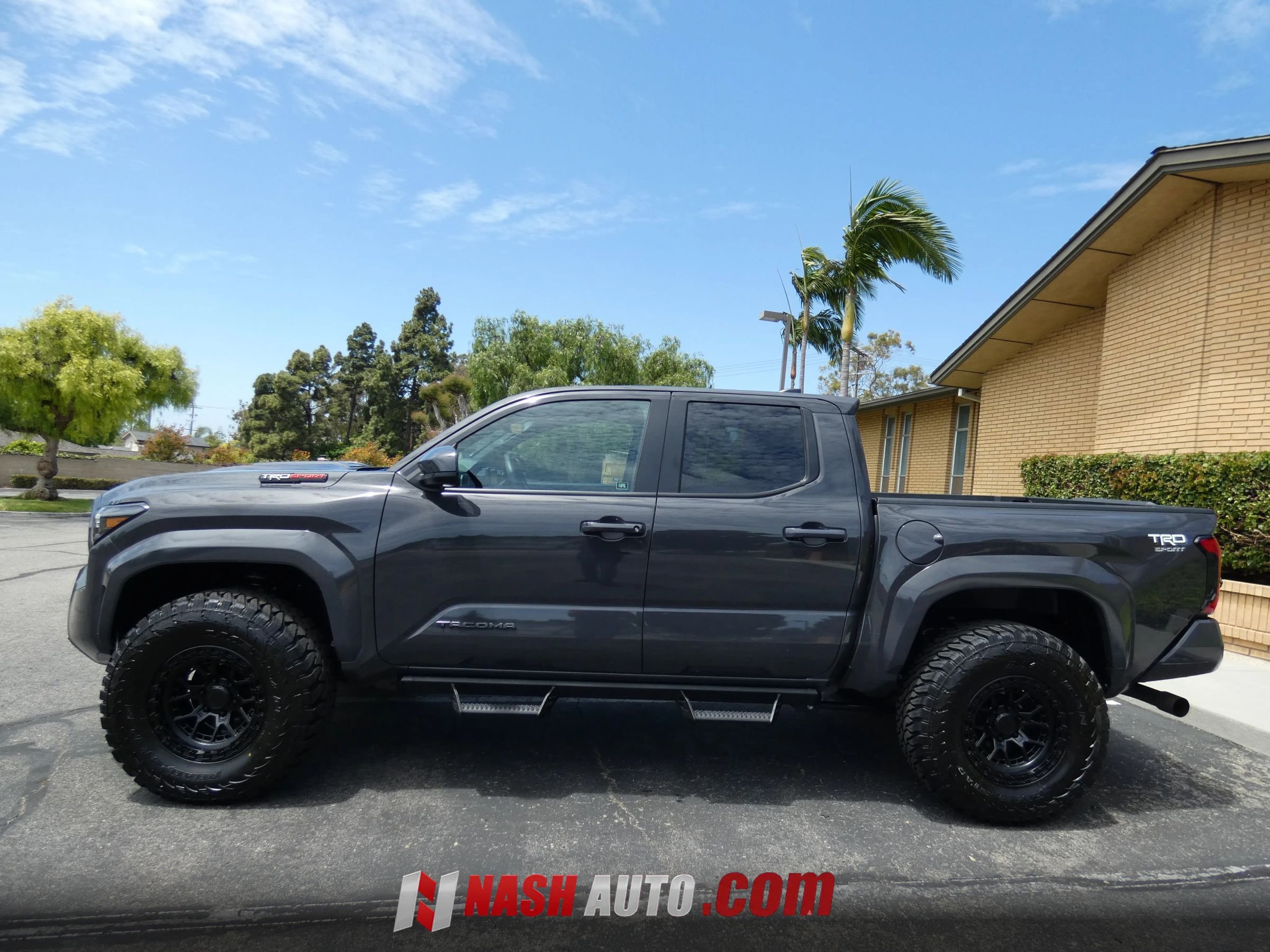 Used 2025 Toyota Tacoma TRD Sport AWD/4WD image 18