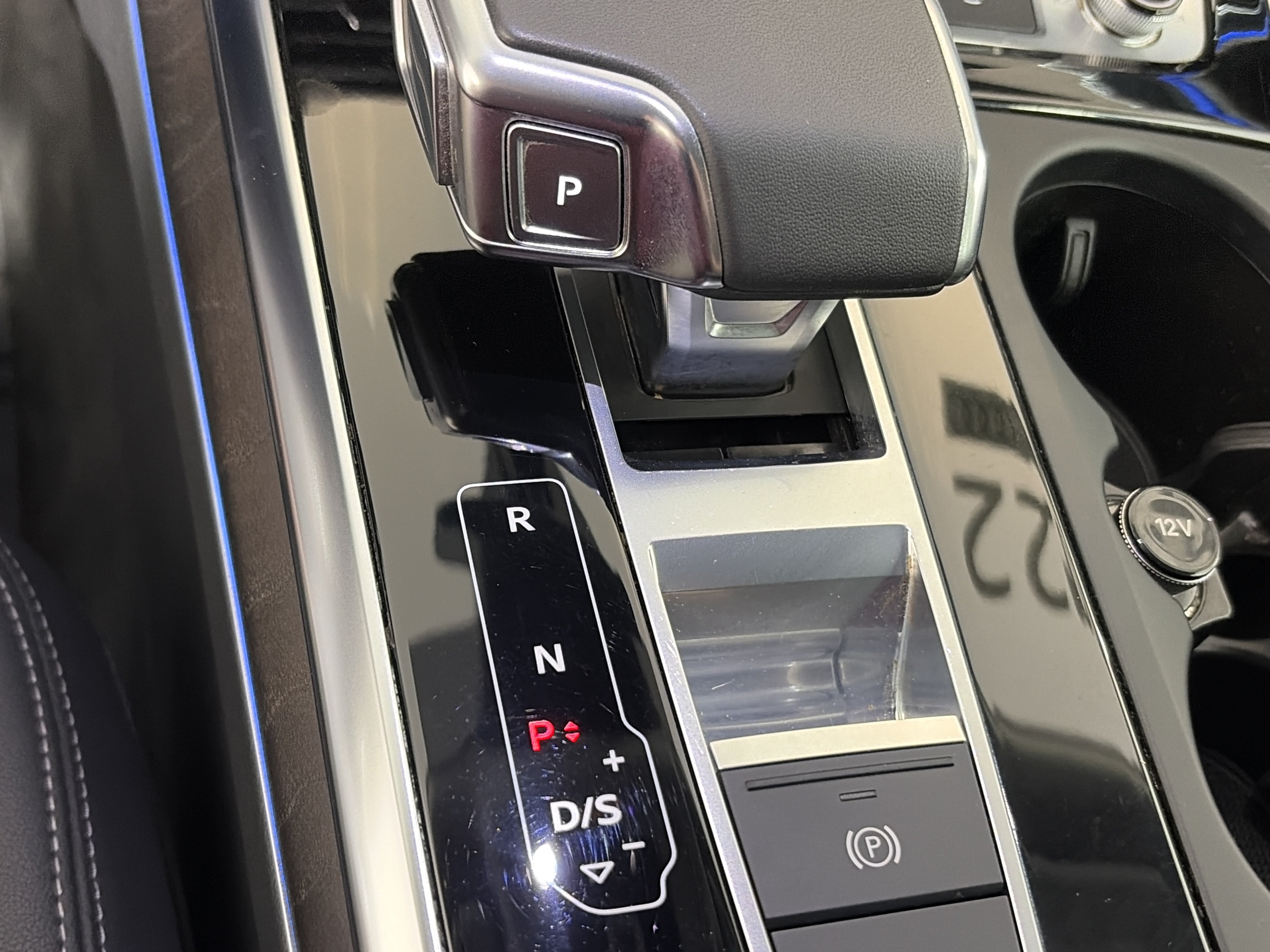 Certified 2022 Audi Q8 Premium Plus AWD/4WD image 33