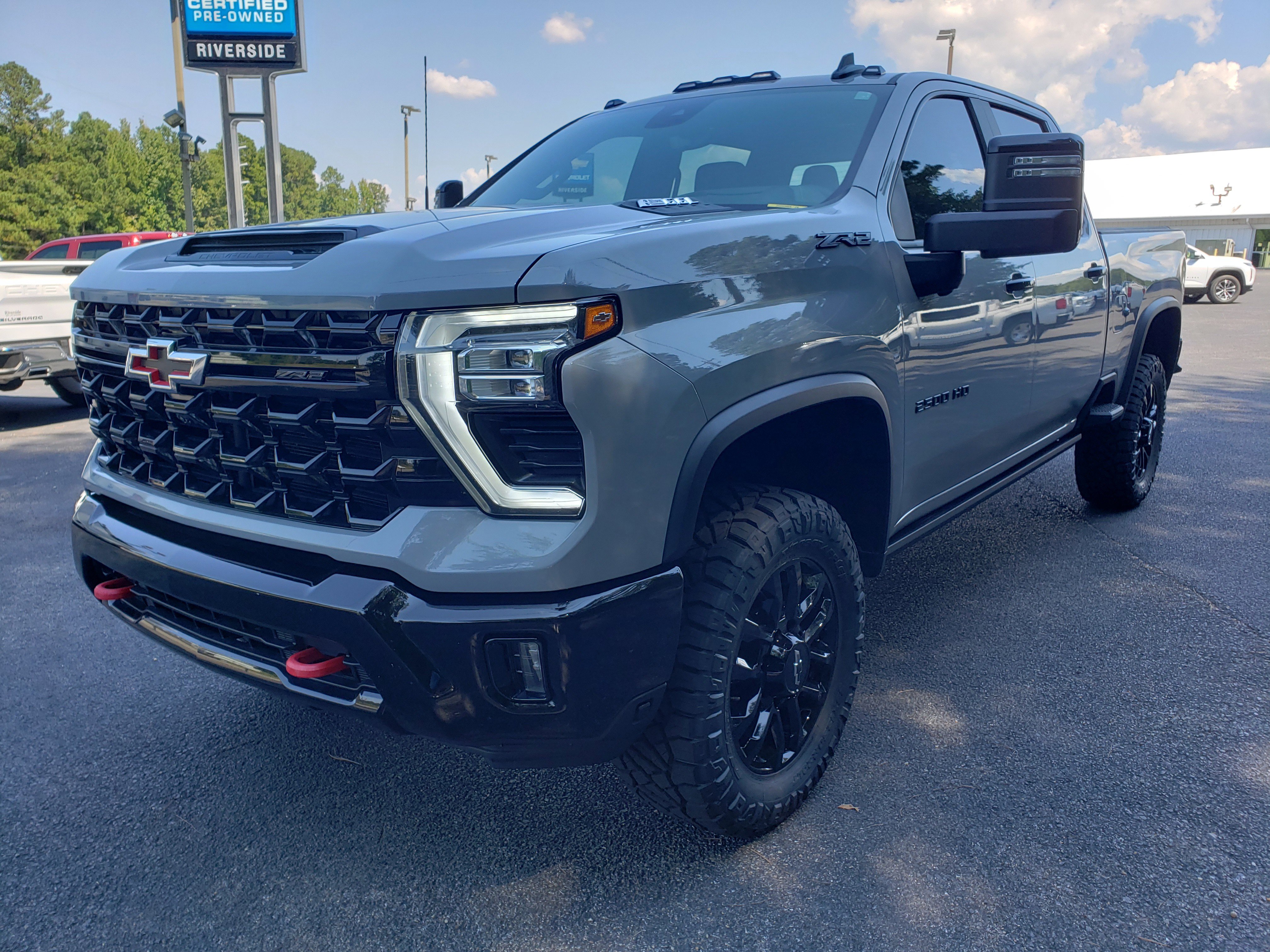Used 2024 Chevrolet Silverado 2500 ZR2 w/ Technology Package image 2
