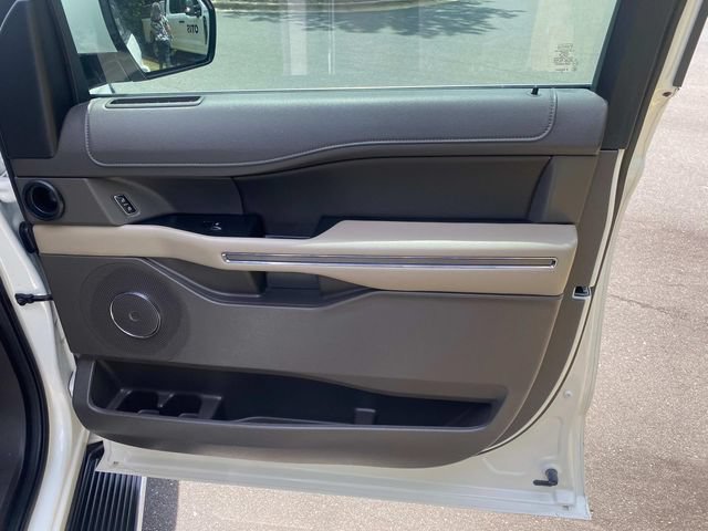 Used 2020 Ford Expedition XLT w/ Equipment Group 202A AWD/4WD image 37