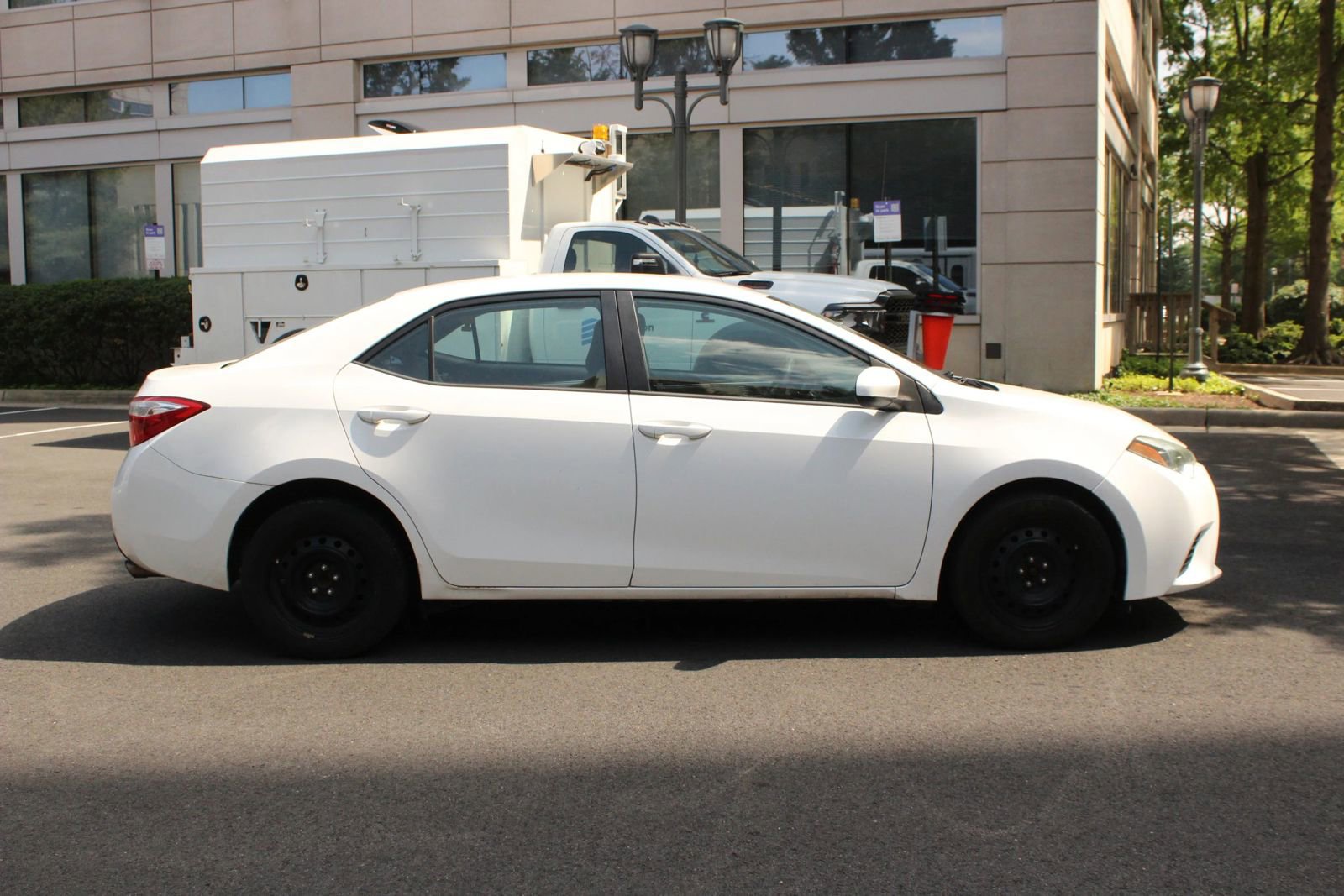 Used 2014 Toyota Corolla LE FWD image 6