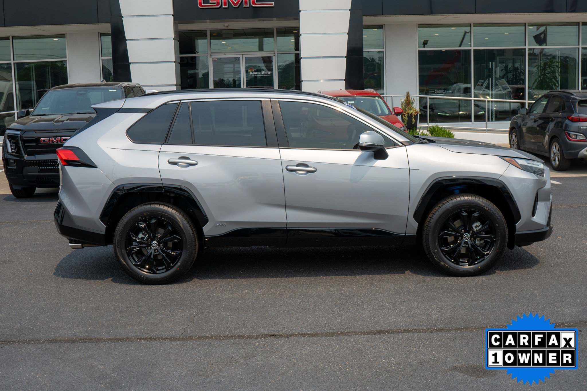 Used 2023 Toyota RAV4 SE w/ Convenience Package AWD/4WD image 2