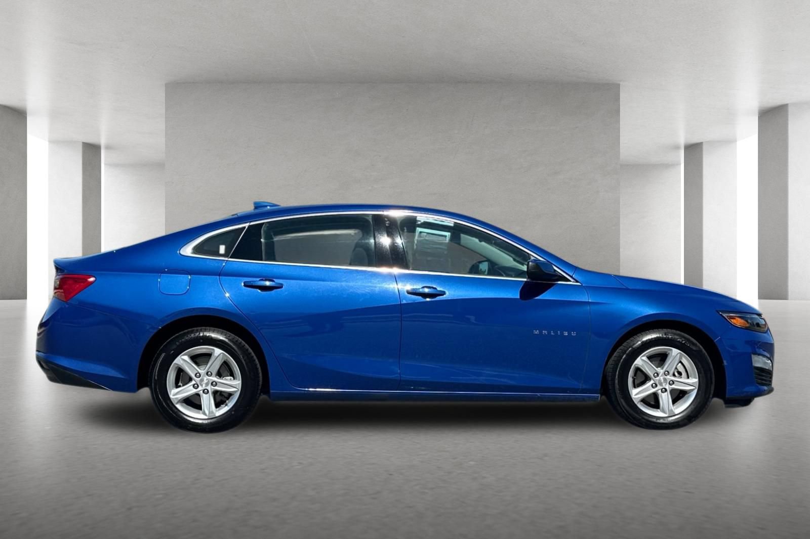 Used 2023 Chevrolet Malibu LT FWD image 3