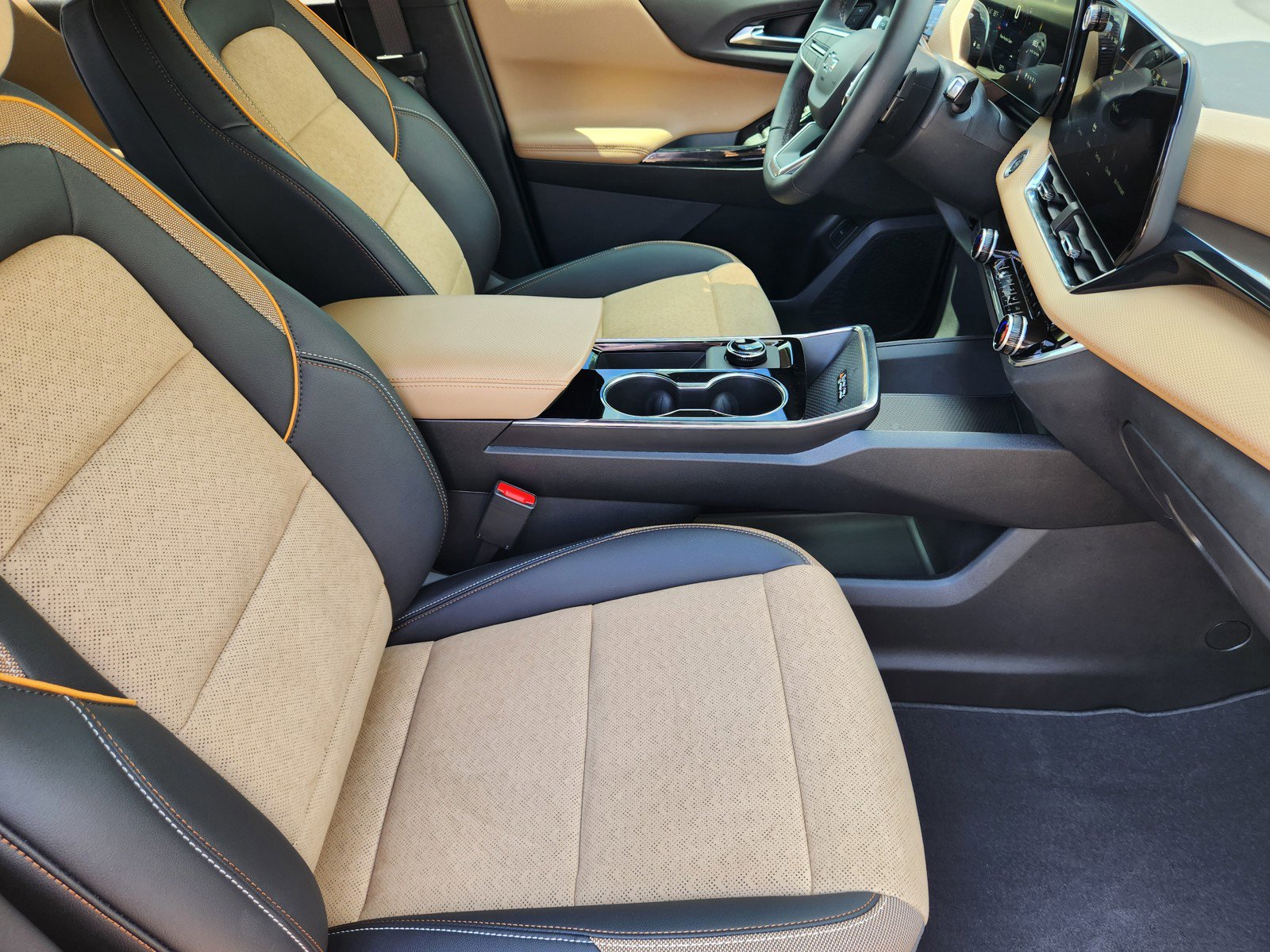 Used 2025 Chevrolet Equinox ACTIV w/ Convenience Package III FWD image 44