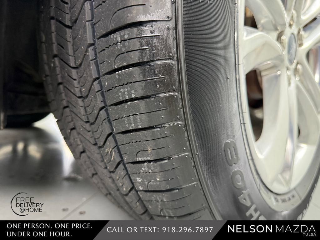 Used 2017 Ford Edge Titanium w/ Equipment Group 301A AWD/4WD image 9