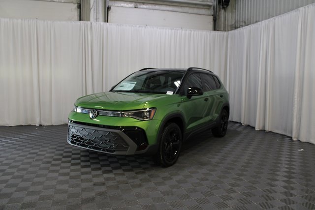 New 2025 Volkswagen Taos SE image 31