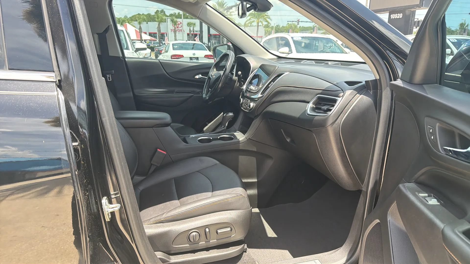Used 2020 Chevrolet Equinox Premier FWD image 22