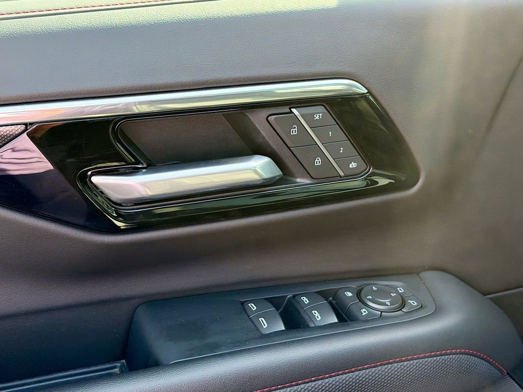 Used 2025 Chevrolet Tahoe RST w/ Comfort Package image 18